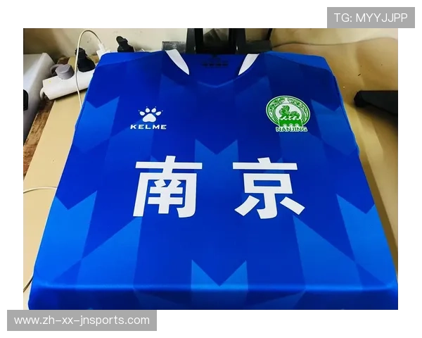 高性能足球比赛服装材料如何应对复杂比赛环境挑战 高性能足球比赛服装材料如何应对复杂比赛环境挑战